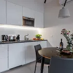 P&o Mennica Viii Apartmán Varšava