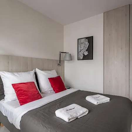 P&o Mennica Viii Apartman *