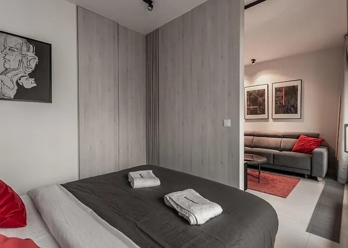 P&o Mennica Viii * Varsó